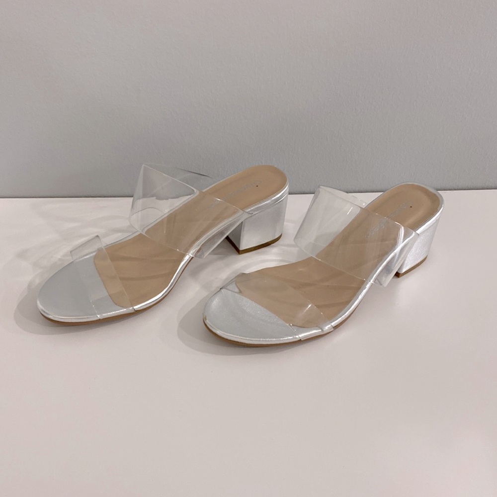 NWOT Women’s Size 8 Cityclassified Clear and Silver Slide Sandals